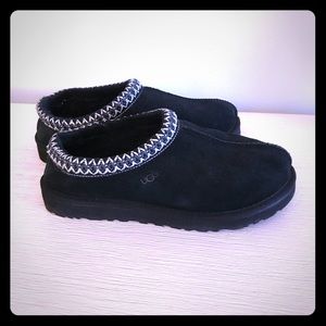 Black Ugg Tasman Slippers!